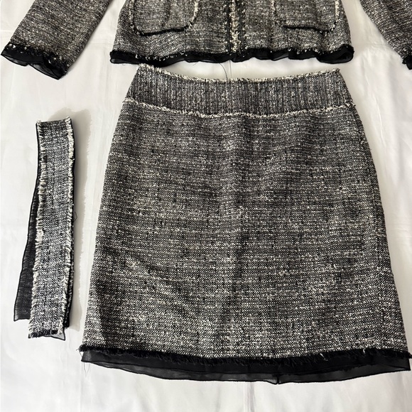 Ann Taylor Fine Italian Fabric Matching Tweed Set - Blazer & Knee Length Skirt - Picture 10 of 16
